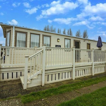 6 Berth Caravan With Decking At Manor Park In Hunstanton Ref 23017H Bagian luar foto