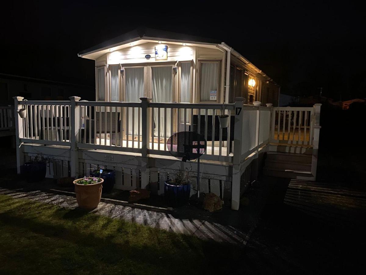 6 Berth Caravan With Decking At Manor Park In Hunstanton Ref 23017H Bagian luar foto