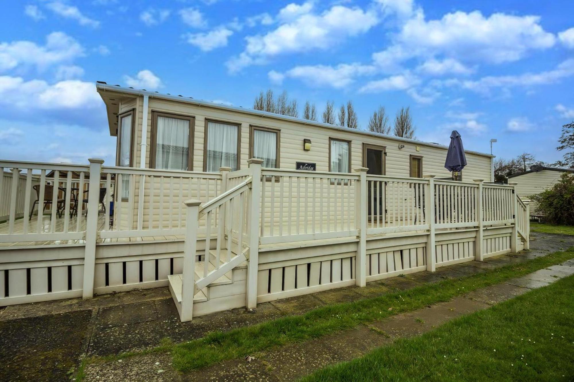 6 Berth Caravan With Decking At Manor Park In Hunstanton Ref 23017H Bagian luar foto