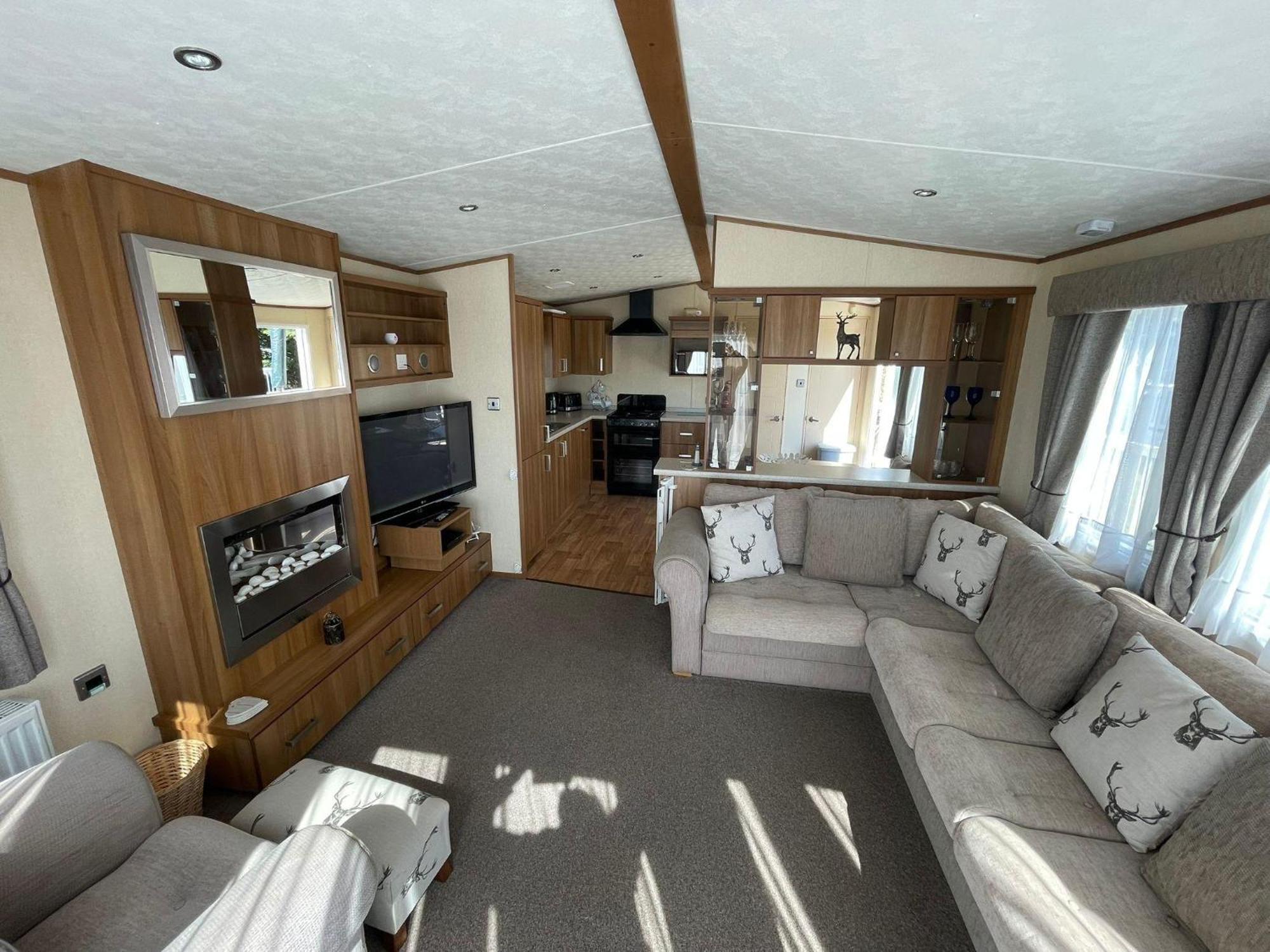 6 Berth Caravan With Decking At Manor Park In Hunstanton Ref 23017H Bagian luar foto