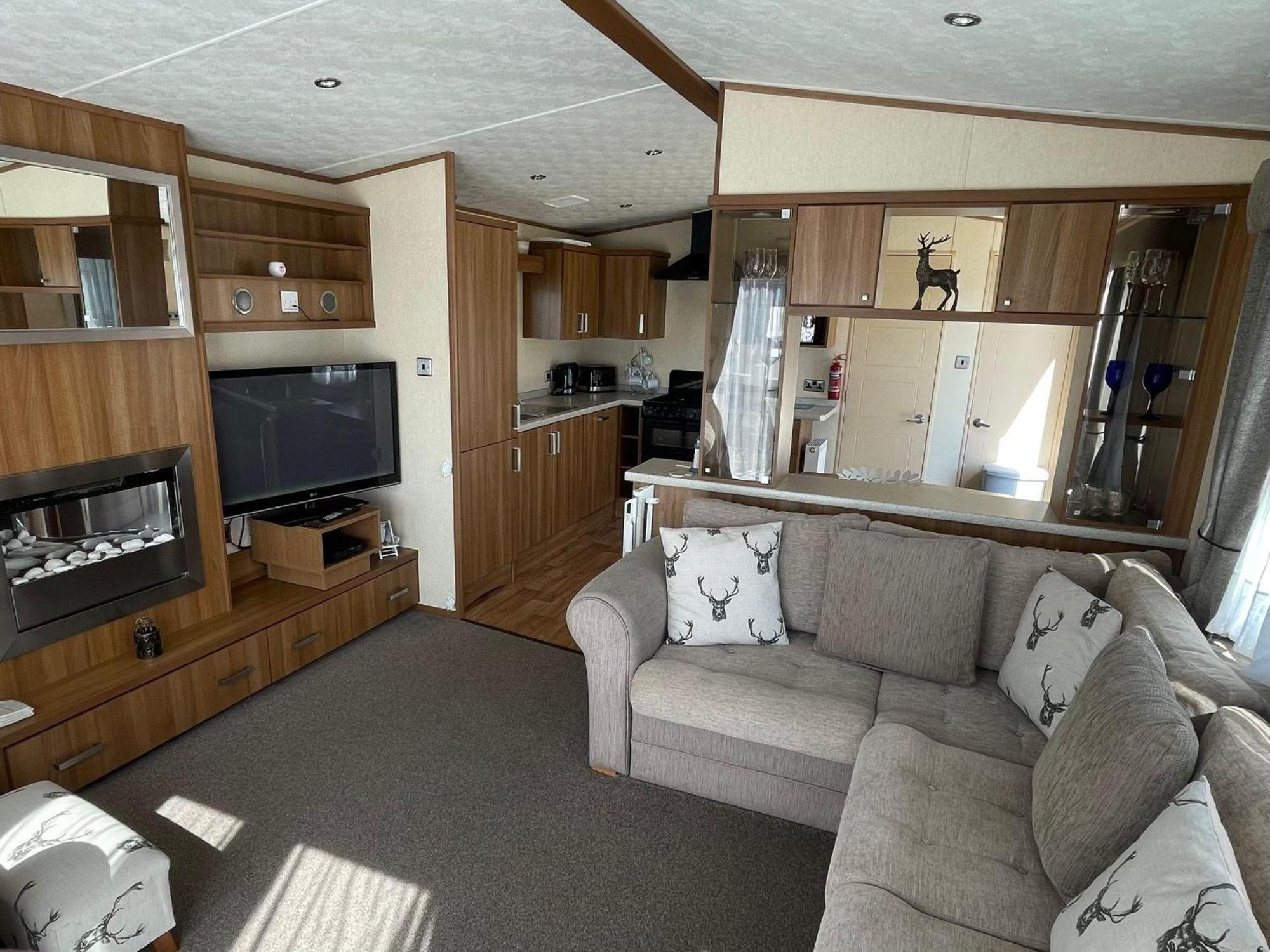 6 Berth Caravan With Decking At Manor Park In Hunstanton Ref 23017H Bagian luar foto